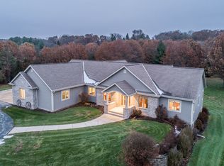 W334S412 Cushing Park Rd, Delafield, WI 53018