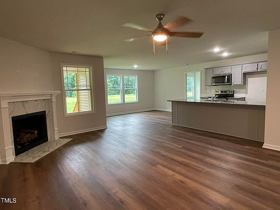 3rd image of 288 Lotus Ave