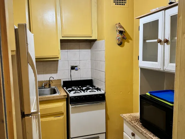 87-46 Chelsea Street image 5 of 13