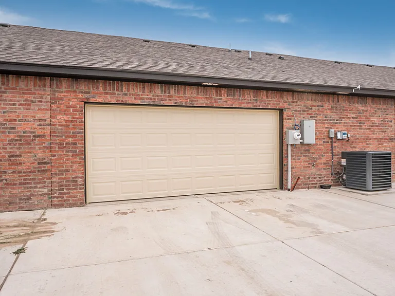 9916 Digby Ln — Photo 20