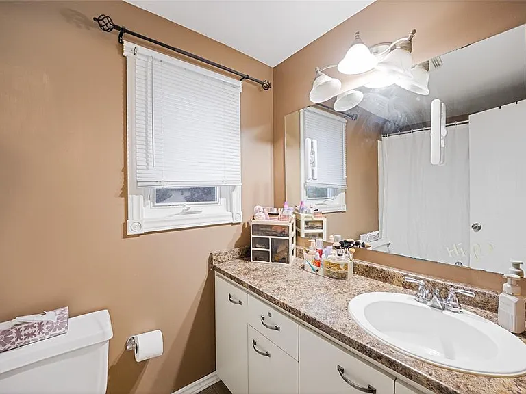 27 York Cres #17 — Photo 15
