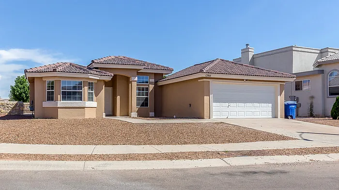 4 bed, 2.0 bath, 1996 sqft, $1,895 — Photo 2