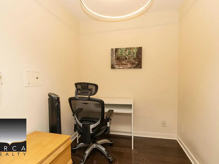 1010 Richard St #403 — Photo 11