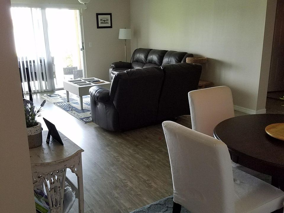 Living/dining combo with wood look laminate flooring