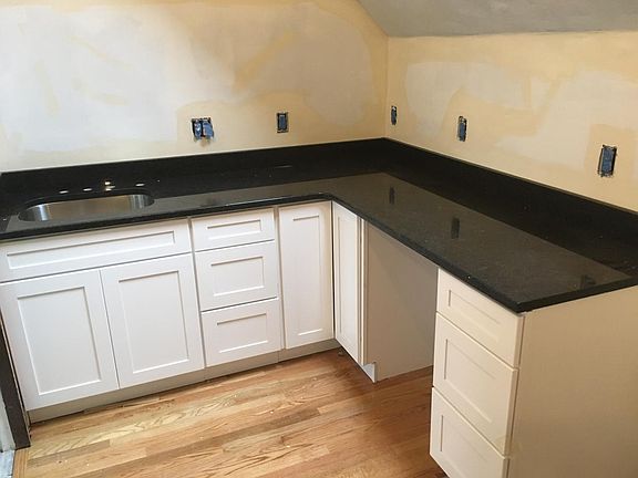 3rd image of 357 Essex St APT 3