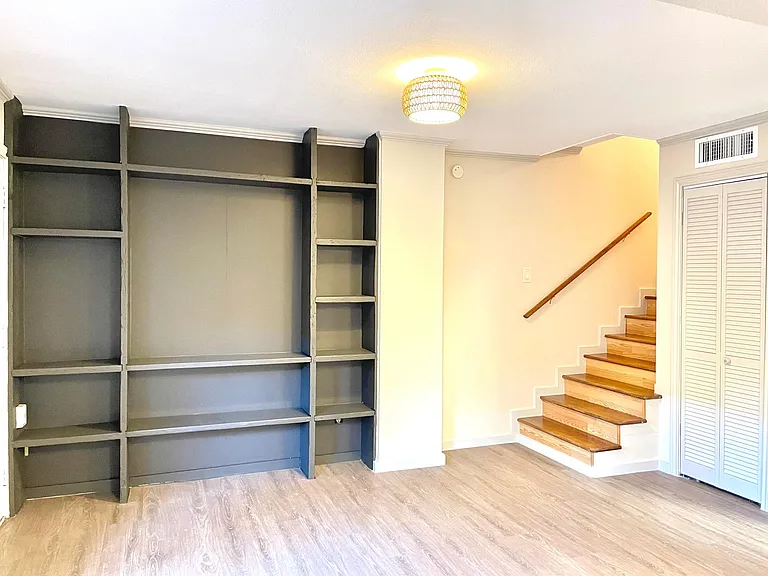 1700 E Side Dr #B — Photo 3