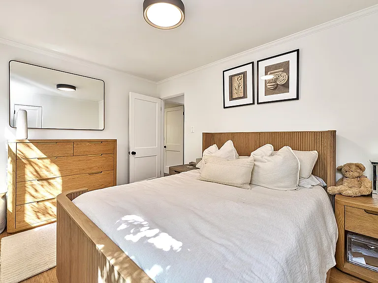 3435 S Bentley Ave — Photo 5
