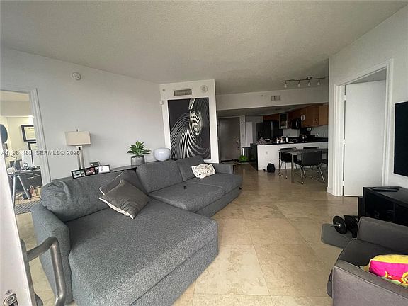 5th image of 1750 N Bayshore Dr APT 2814