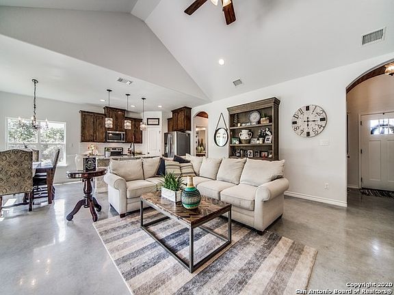 4th image of 1384 Bellewood Ln