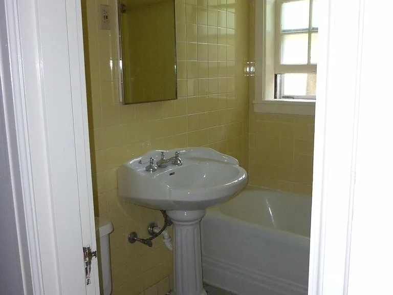 360 College St #3 — Photo 10