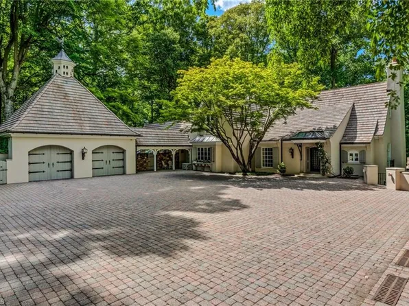 2820 Thornfield Rd, Winston Salem, NC 27106