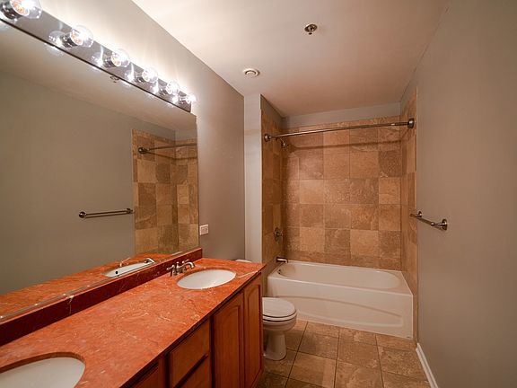 5th image of 1645 W Ogden Ave Unit 428