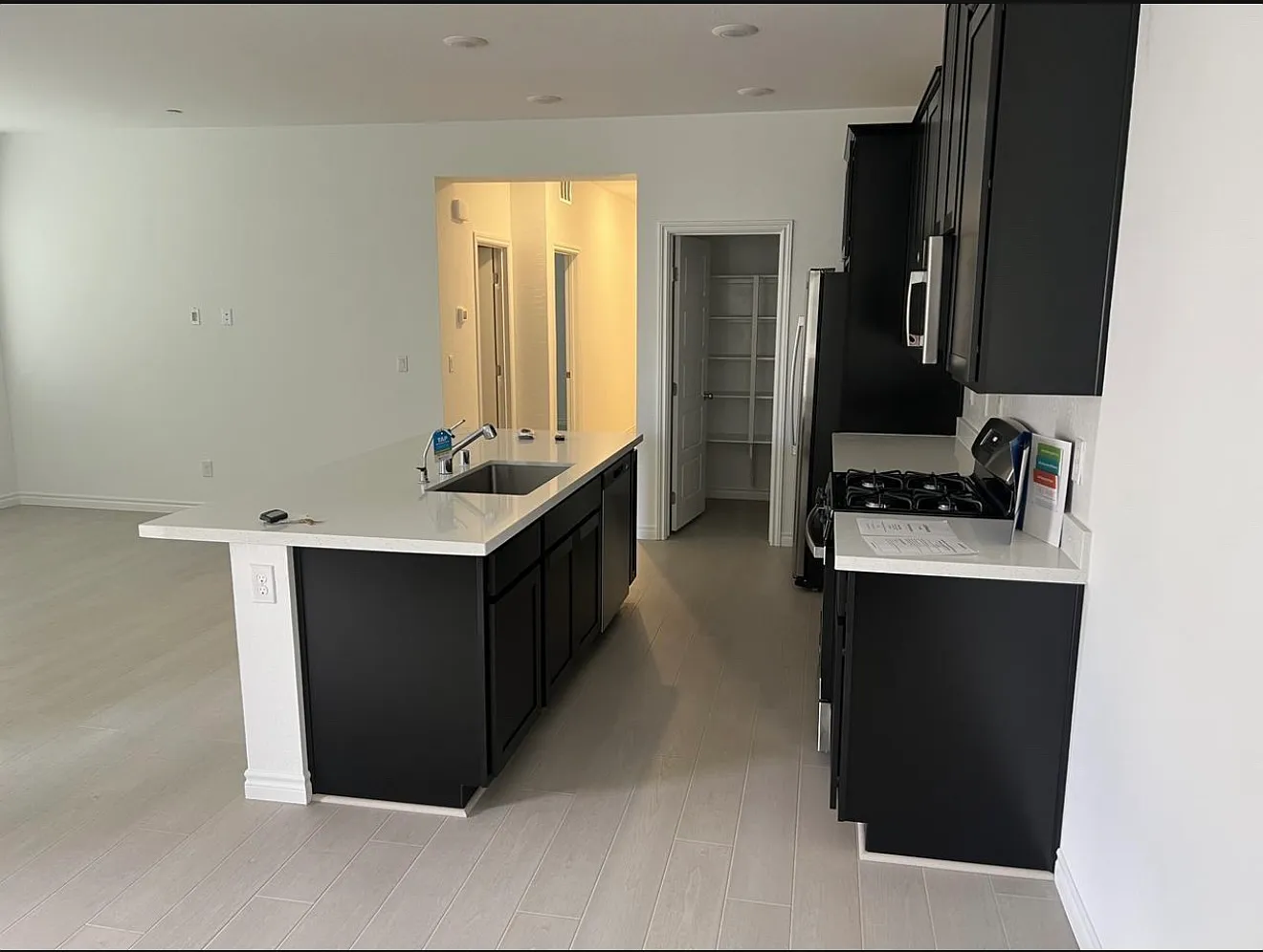2 bed, 2.5 bath, 1448 sqft, $2,500 — Photo 3