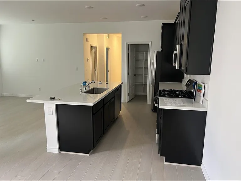 600 N Carriage Hill Dr #2146 — Photo 3