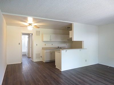 4th image of 18400 Malden St APT 7