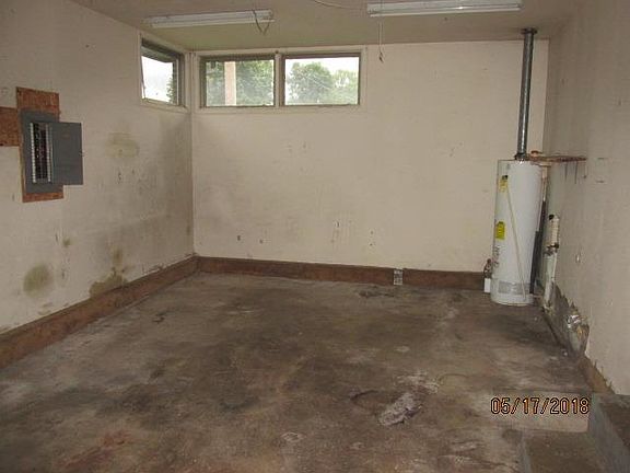 5th image of 205 Laurel St