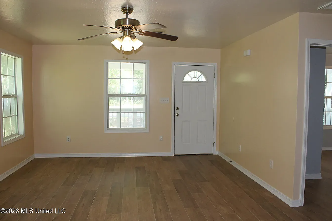 3 bed, 1250 sqft, $1,650 — Photo 2