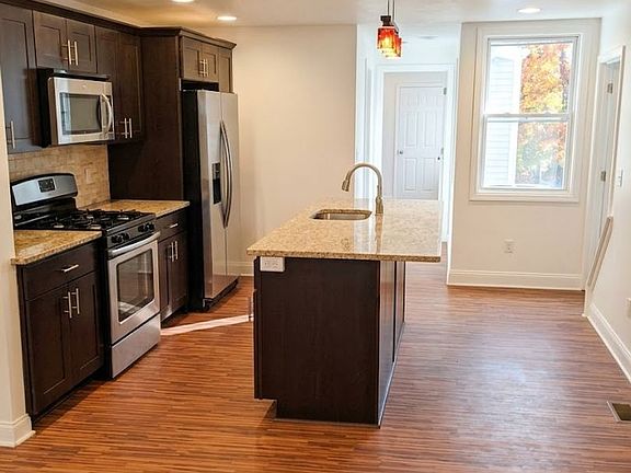 4th image of 1707 Jane St