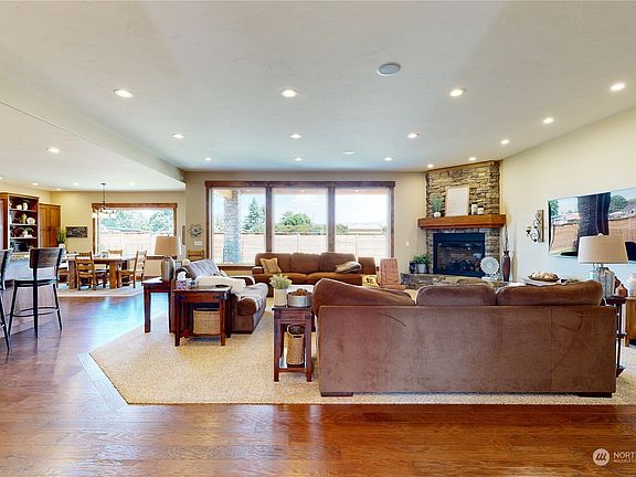 3rd image of 2555 S 2nd Avenue