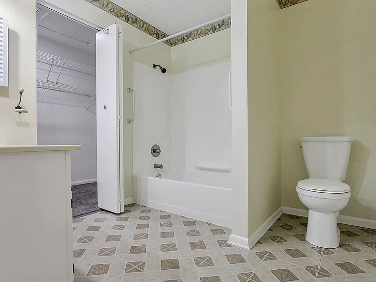 594 Moull St #11 — Photo 2