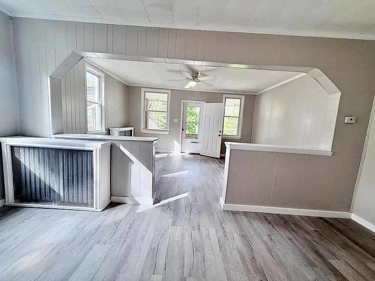 248 Derby St — Photo 9