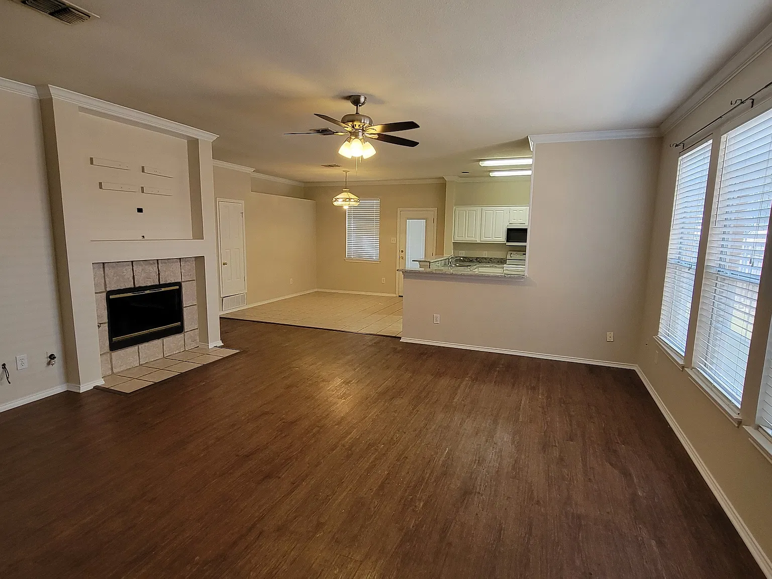3 bed, 1606 sqft, $2,150 — Photo 2