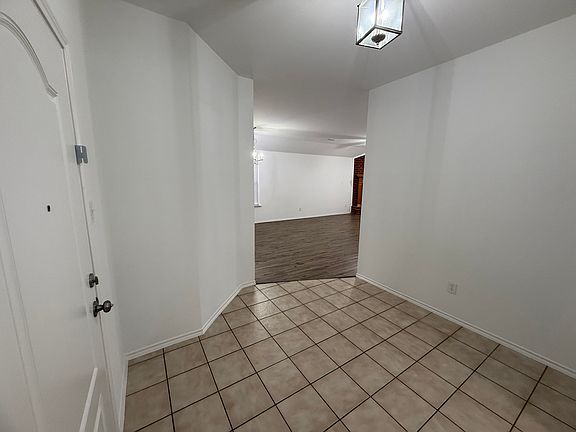 2nd image of 2813 Spencer Cir