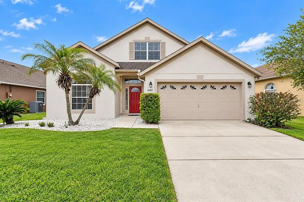 4 bed, 2.5 bath, 2371 sqft, $2,950 — Photo 1