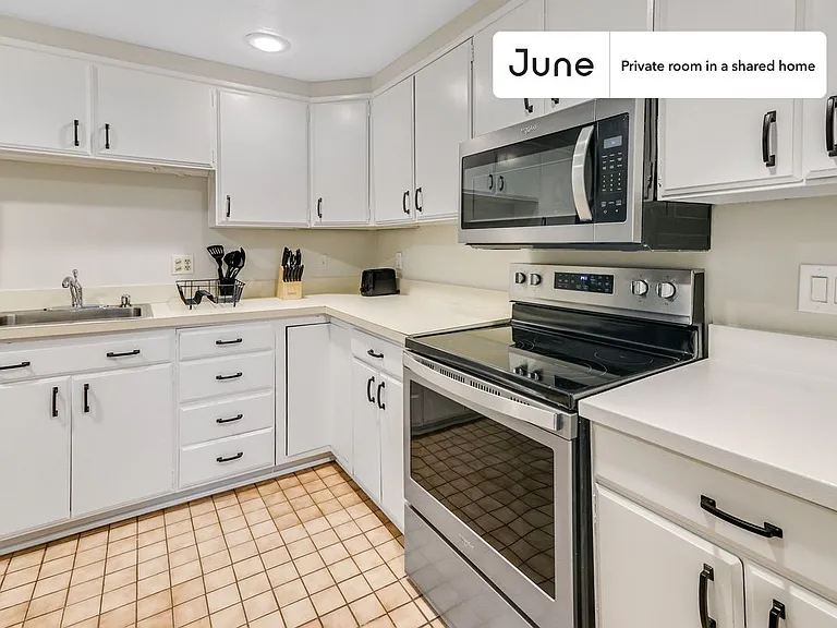 511 G St SW #E — Photo 9