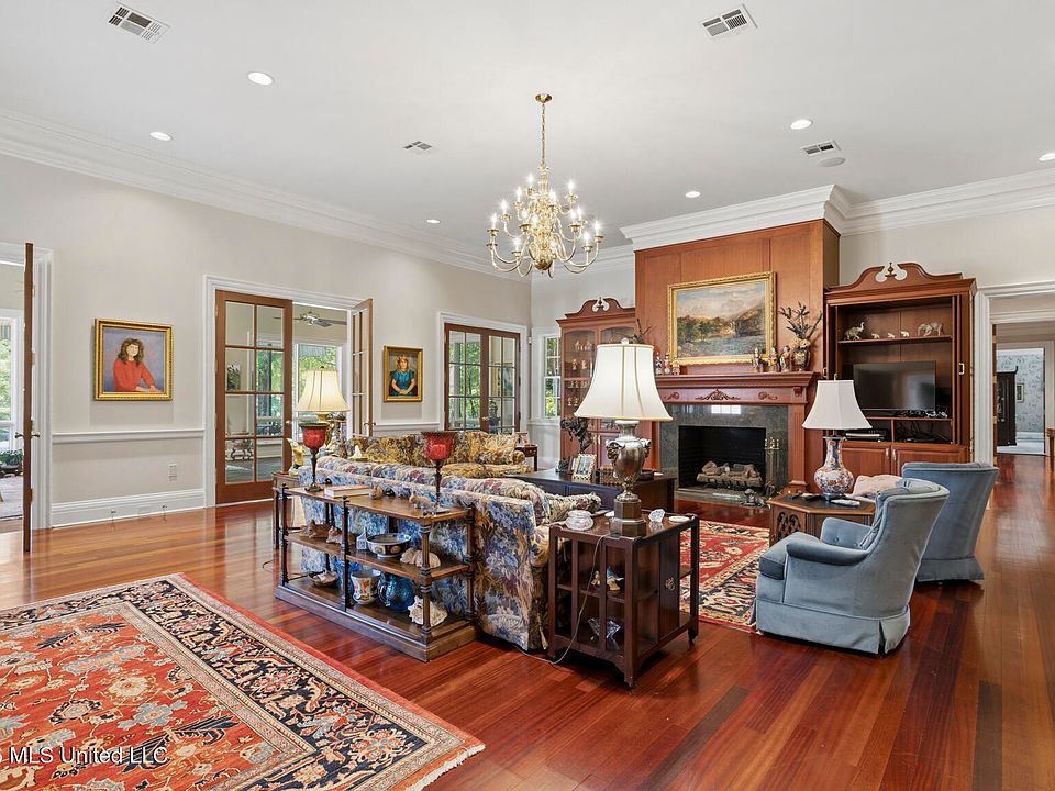 25th image of 147 Chantilly Dr