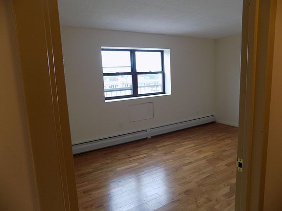 2nd image of 12 Brooklyn Ave APT 202