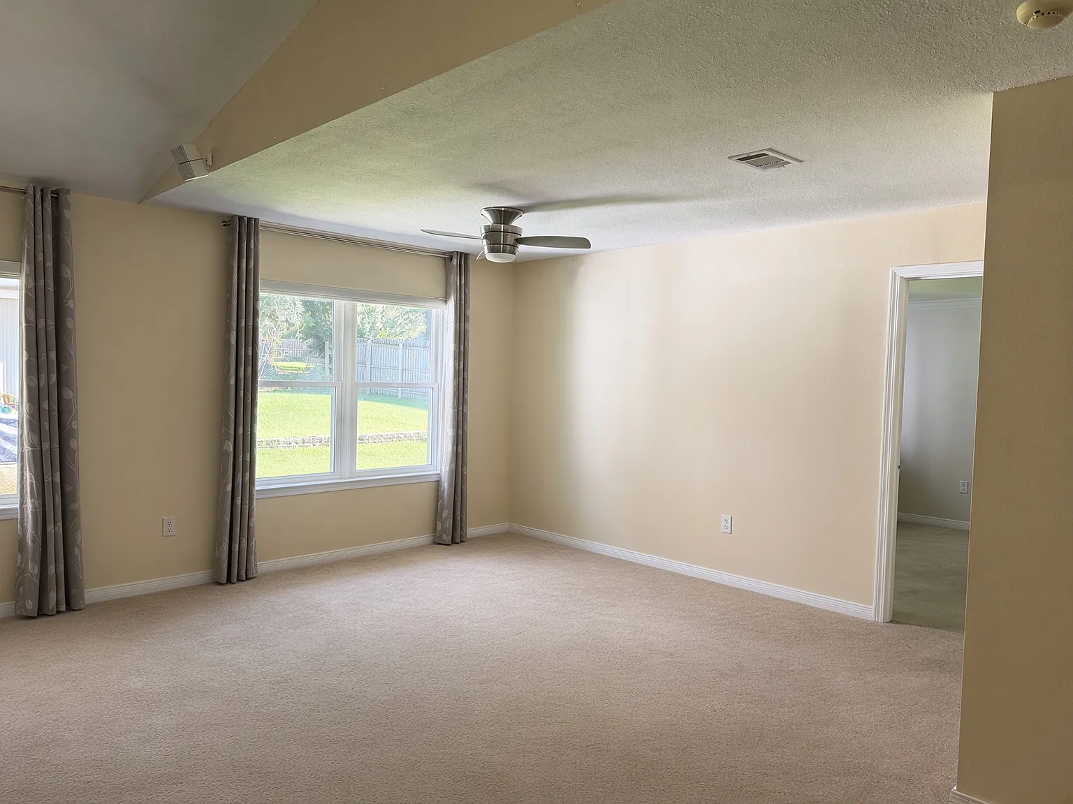 3 bed, 2254 sqft, $2,200 — Photo 3