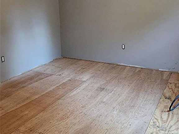 5th image of 271 Cypress Dr