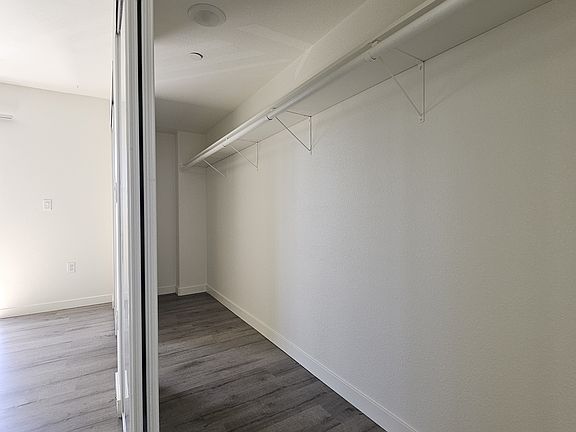 5th image of 615 W 41st Pl #5