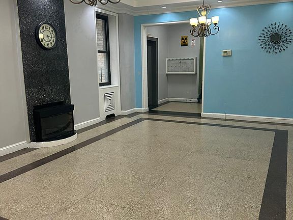 2nd image of 33 S Munn Ave