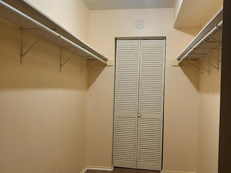 444 E 60th Pl — Photo 10