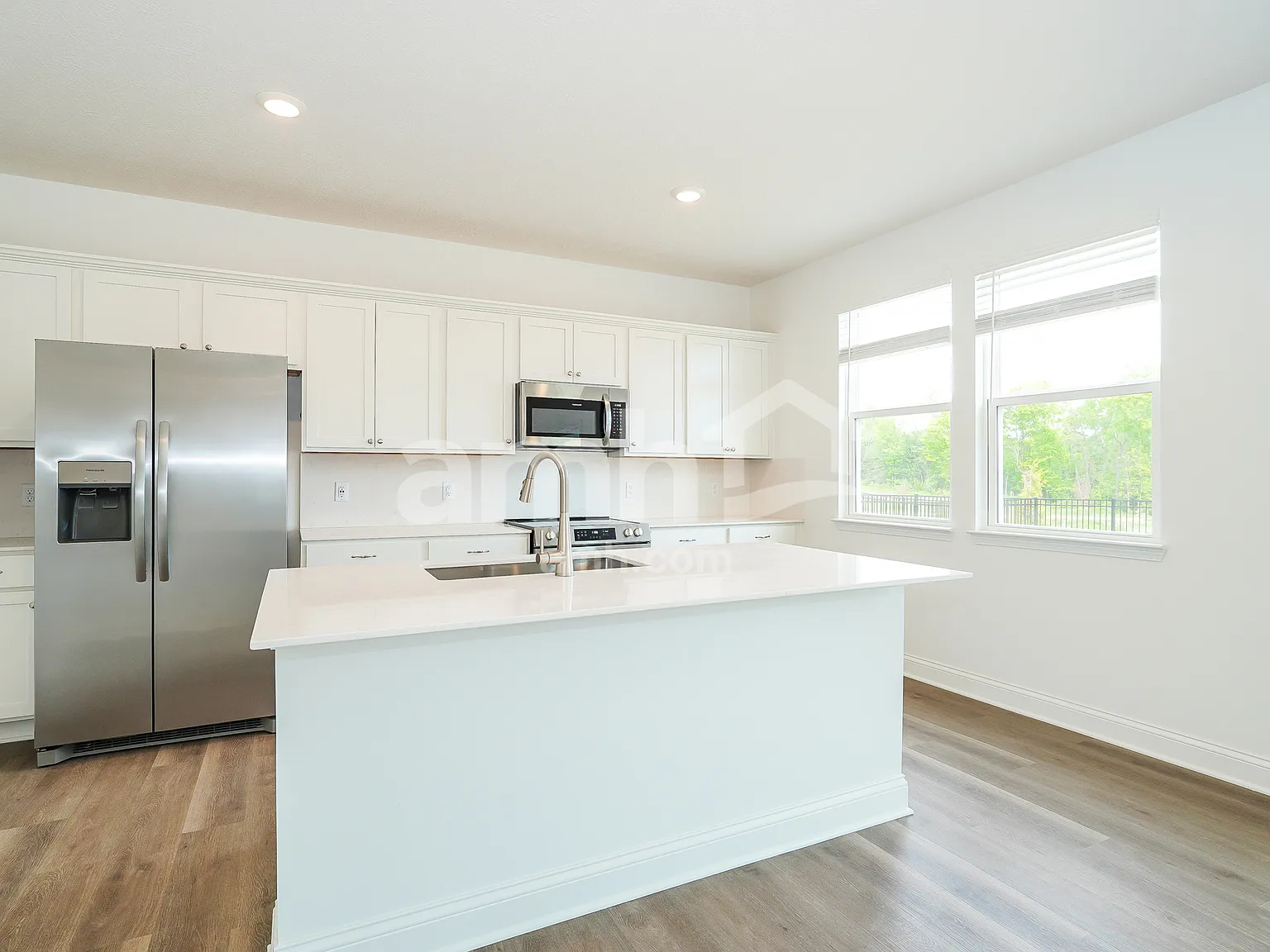 3 bed, 2.5 bath, 1895 sqft, $2,670 — Photo 3