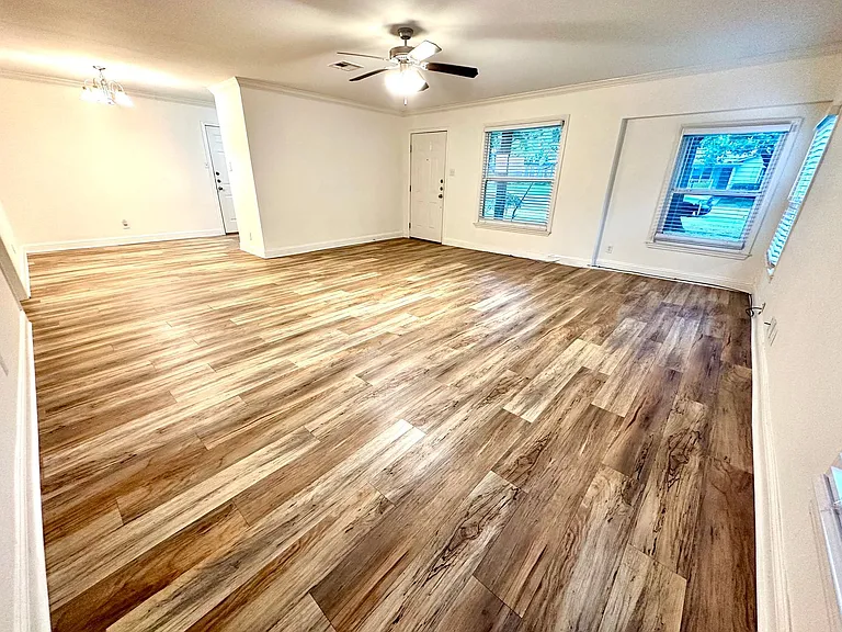 3916 Austin Ave — Photo 3
