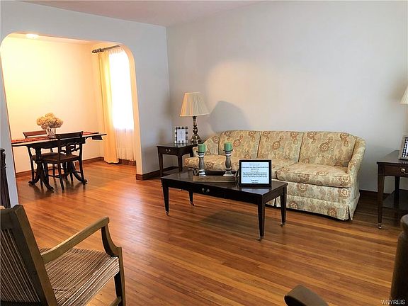 3rd image of 110 Mansion Ave