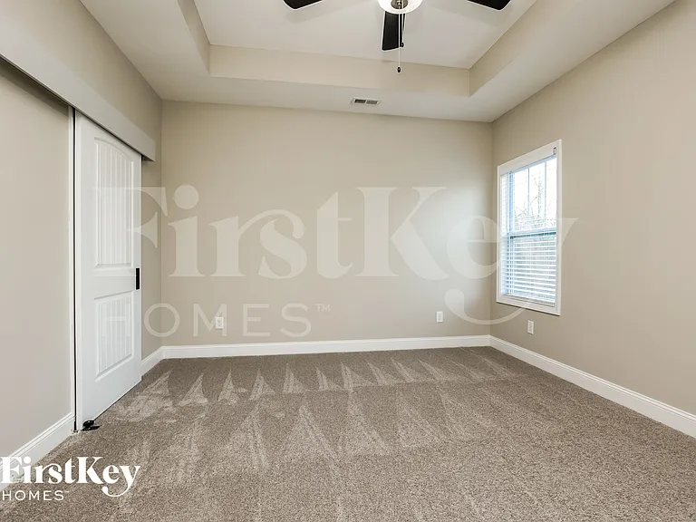 1136 Eagles Nest Ln — Photo 9