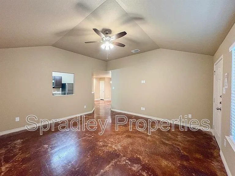 1044A Edwards Dr — Photo 2