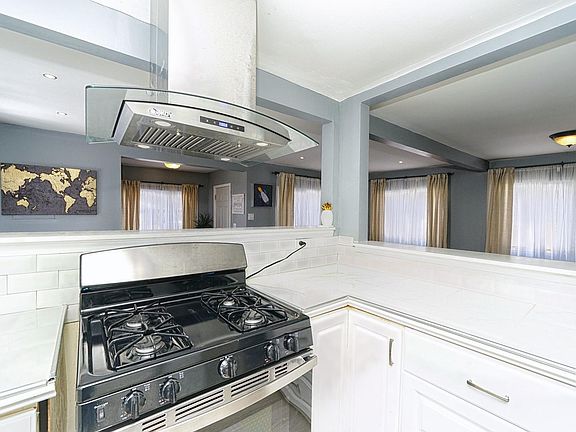 4th image of 10221 W Chicago Ave