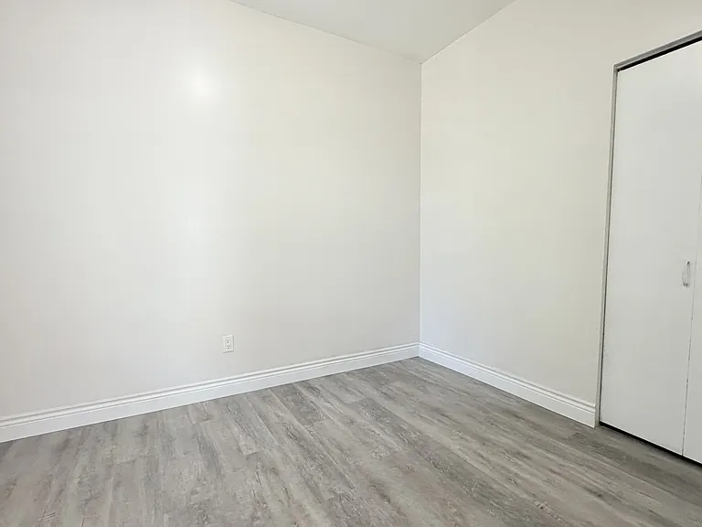 476 Aylmer Ave — Photo 15