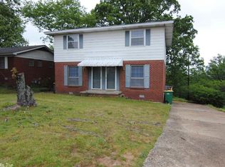 915 W Scenic Dr, North Little Rock, AR 72118