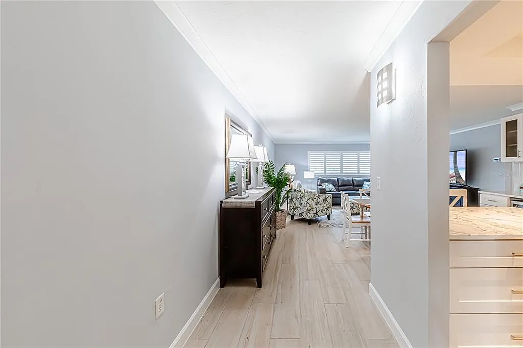 2 bed, 2.0 bath, 958 sqft, $4,000 — Photo 3