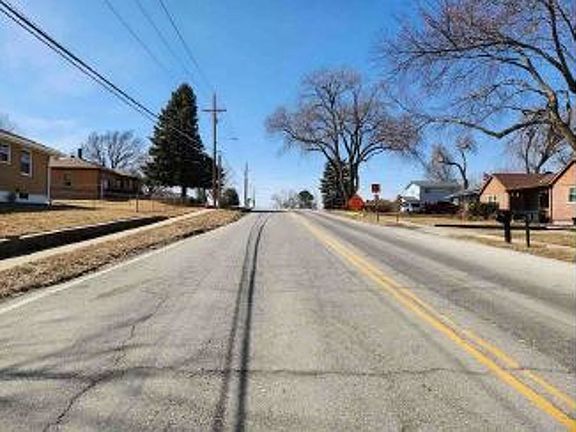 Exterior Neighborhood (street photo)