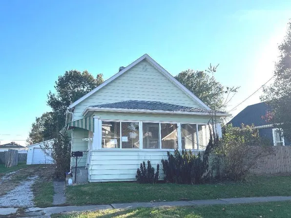 810 W Market St, Taylorville, IL 62568