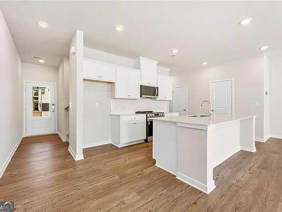 5th image of 7501 Clover Ln #124