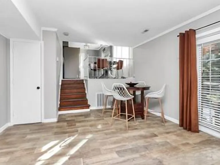 301 Red Roan Pl — Photo 27