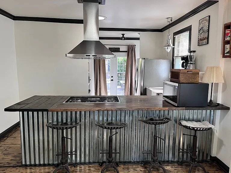 6537 Lexington Ave — Photo 11